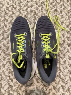 Brooks Ghost size 7